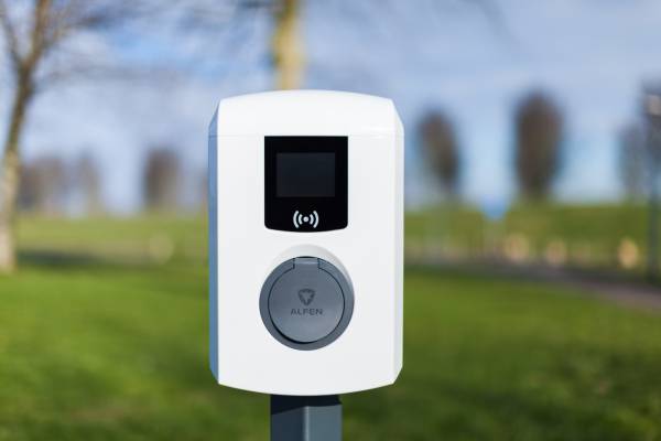 Alfen Eve Single Pro-Line DE Wallbox mit Typ 2-Ladesteckdose (bis 22 kW, Eichrecht)