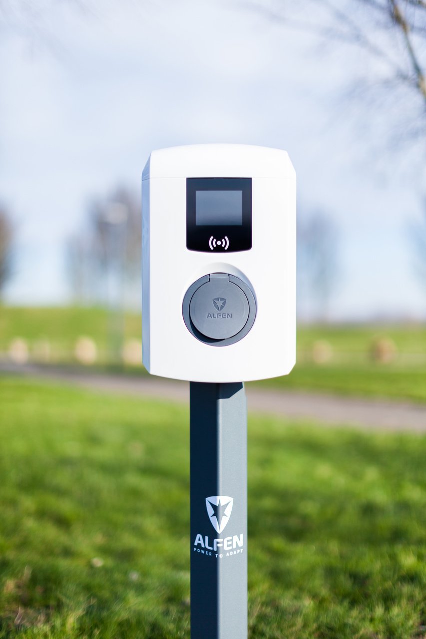 Alfen Eve Single Pro-Line DE Wallbox mit Typ 2-Ladesteckdose (bis 22 kW, Eichrecht)