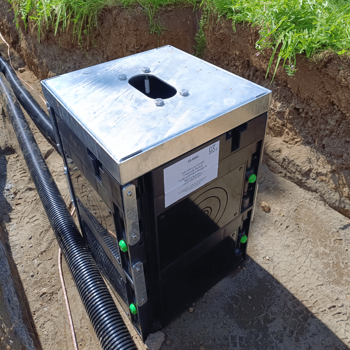 Kettner TERRASAFE-EL 250x250 Kunststofffundament für Ladesäulen (mit Abdeckung)
