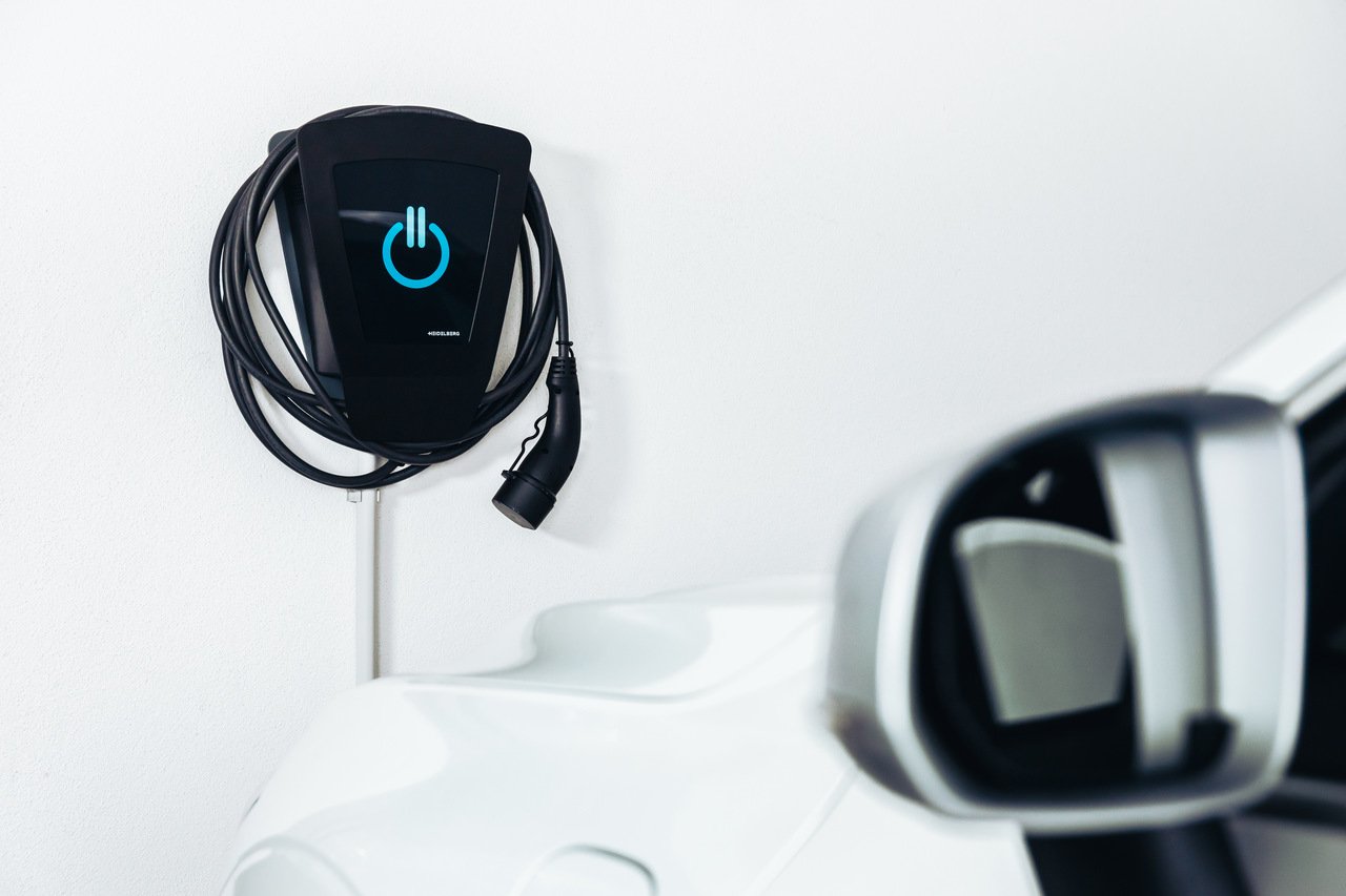 Heidelberg AMPERFIED "Meine Wallbox" BLACK EDITION by energielösung (bis 11 kW) mit Typ 2-Ladekabel
