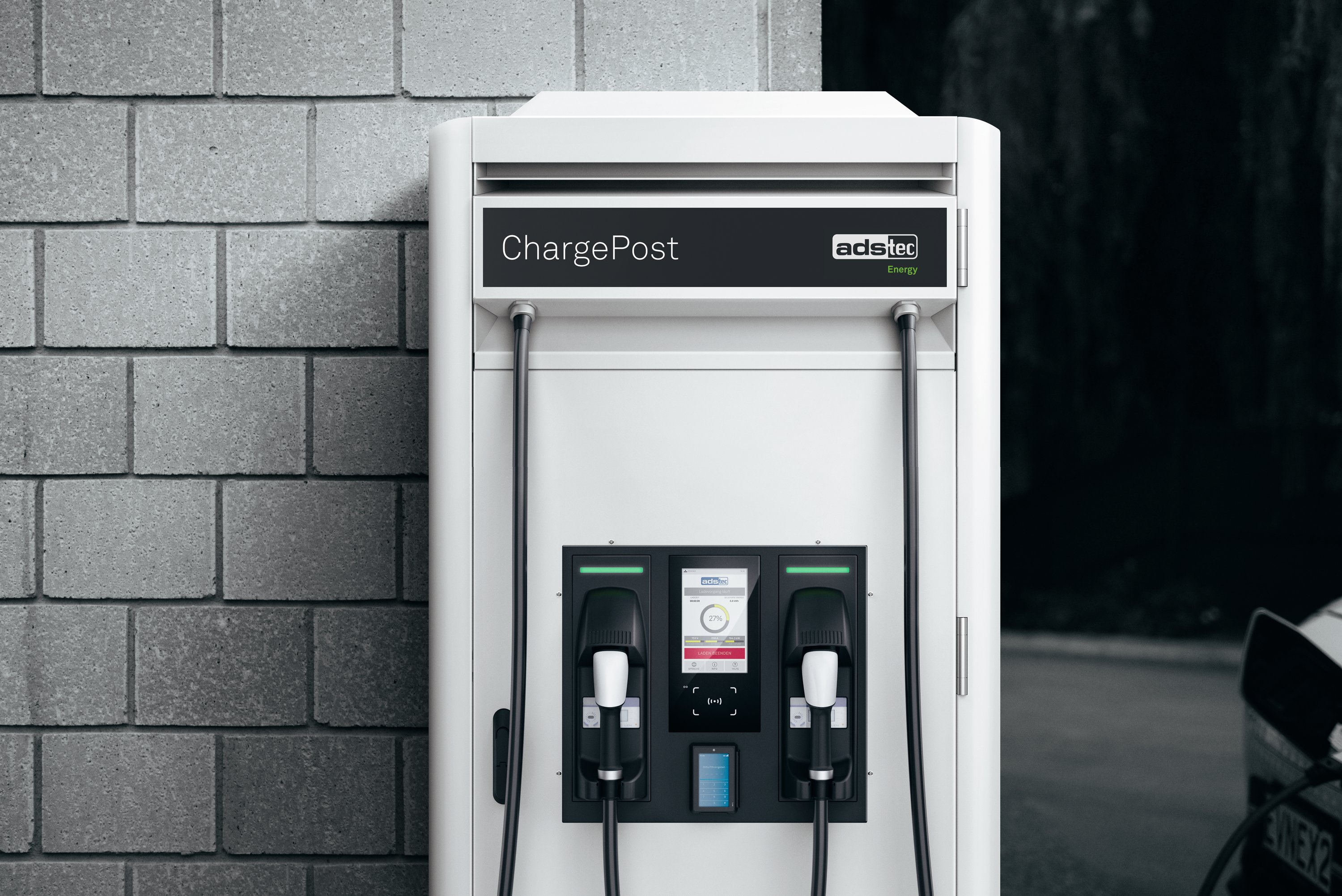 ADS-TEC Energy ChargePost DC-Ladesäule inkl. Batteriespeicher mit 2 CCS2-Ladekabel (bis zu 300 kW)