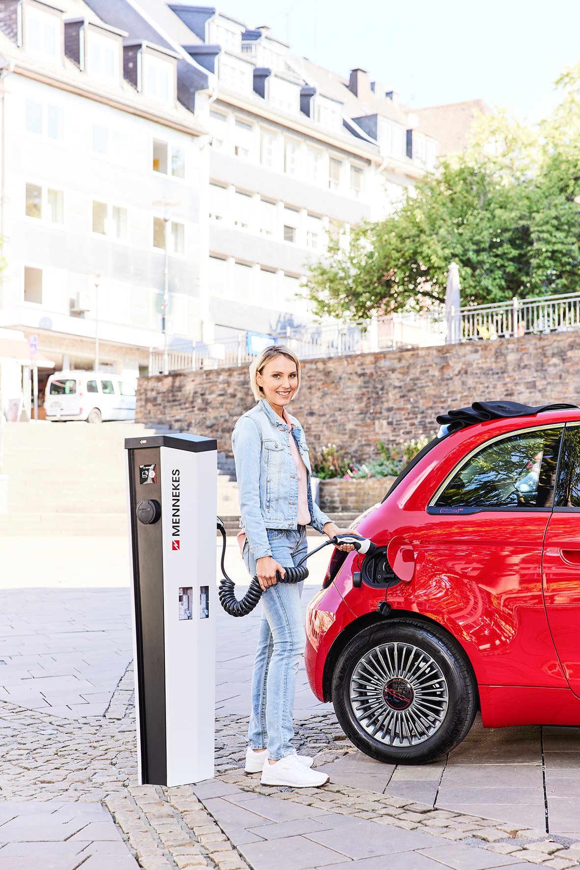 MENNEKES AMEDIO AC-Ladesäule mit 2 Typ 2-Steckdosen (eichrechtskonform, bis 2x 22 kW)