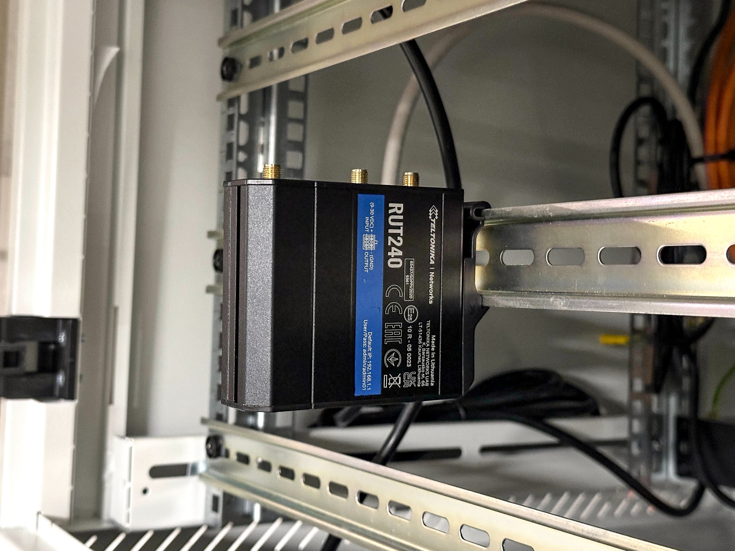TELTONIKA Router RUT241