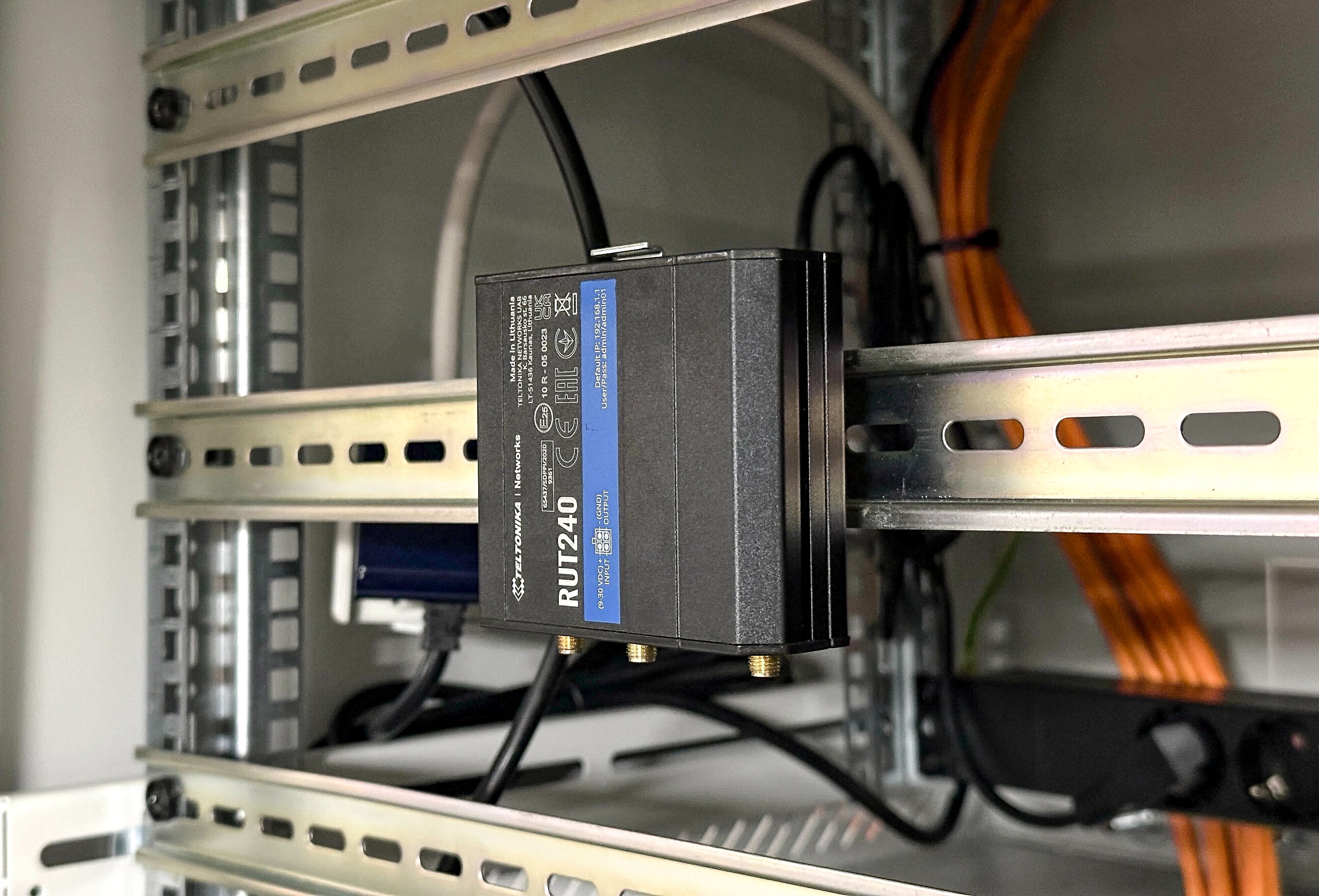 TELTONIKA Router RUT241