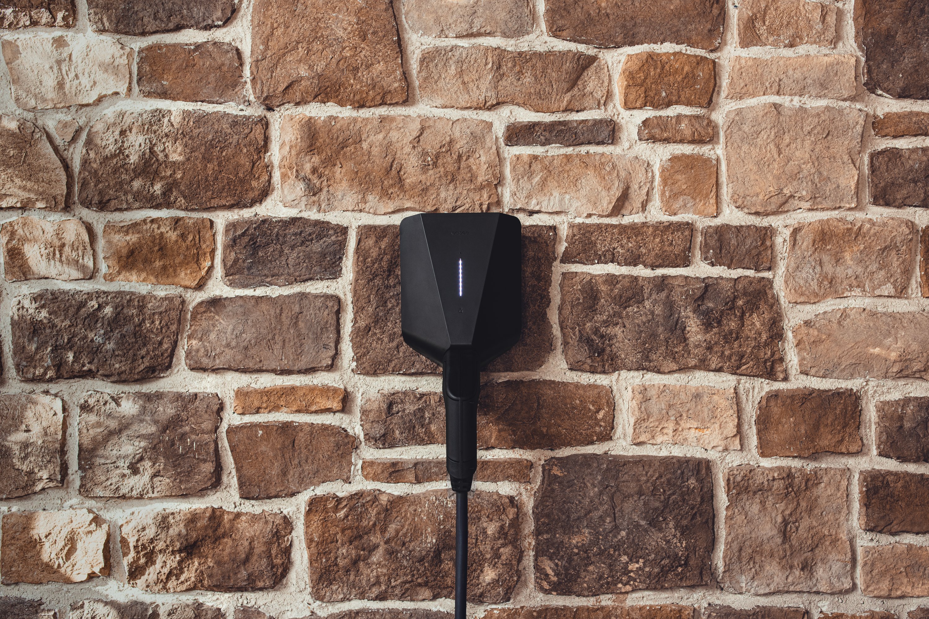 Easee Charge Core Wallbox (bis 22 kW) mit Ladesteckdose