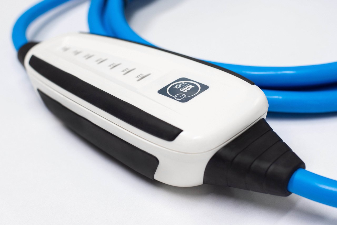 NRGkick Standard mit WLAN, Bluetooth, SIM mobile Ladestation (bis 22 kW) mit Typ 2-Ladekabel